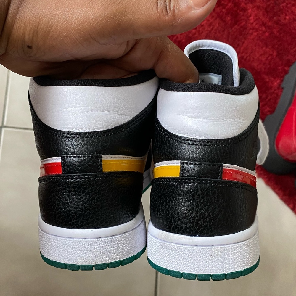 Nike Jordans RARE - Picture 4 of 8